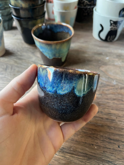 Koffiekopje met overloop bruin met blauw #5