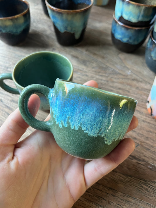 Koffiekopje met overloop groen met oor #5