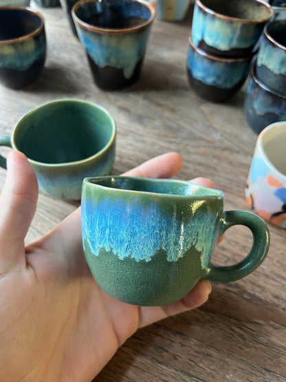 Koffiekopje met overloop groen met oor #5