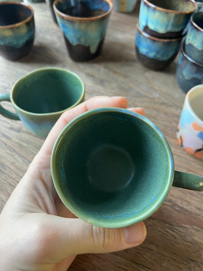 Koffiekopje met overloop groen met oor #5