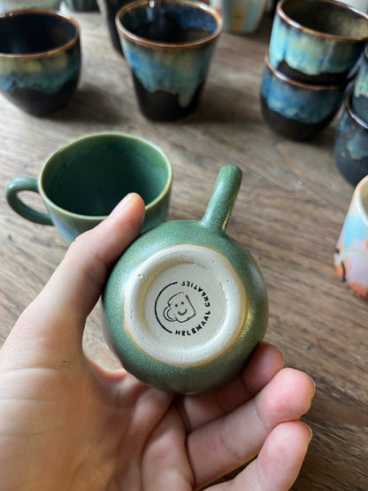 Koffiekopje met overloop groen met oor #5