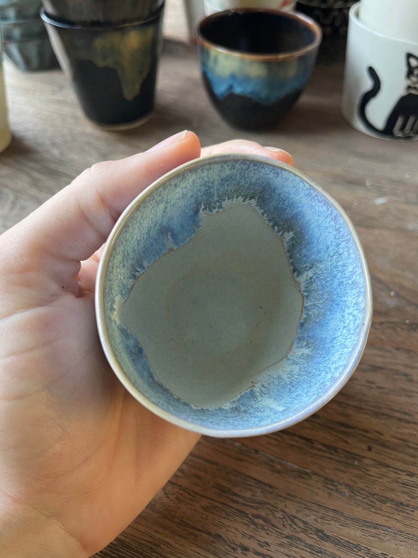 Koffiekopje met overloop beige met blauw #5