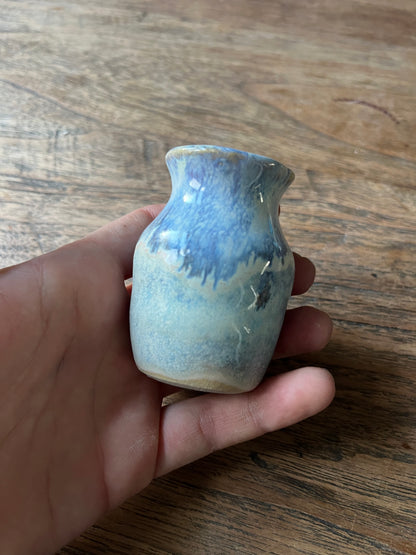 Miniatuur vaas beige met lichtblauw 7cm
