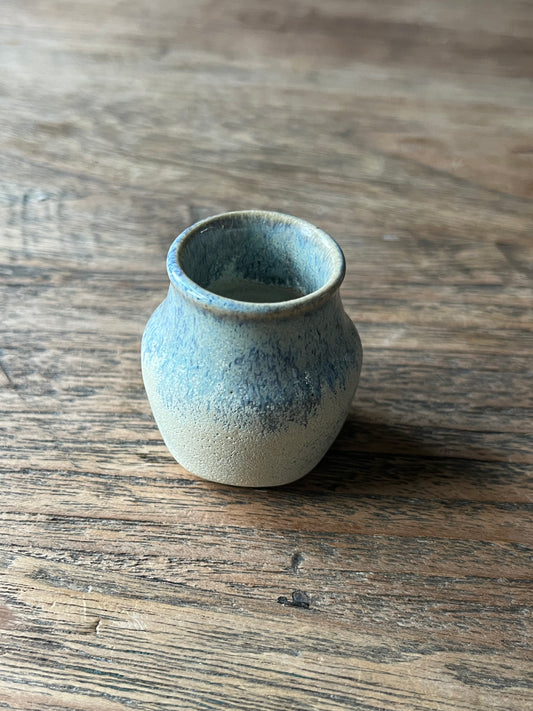 Miniatuur vaas beige met lichtblauw 4,5cm