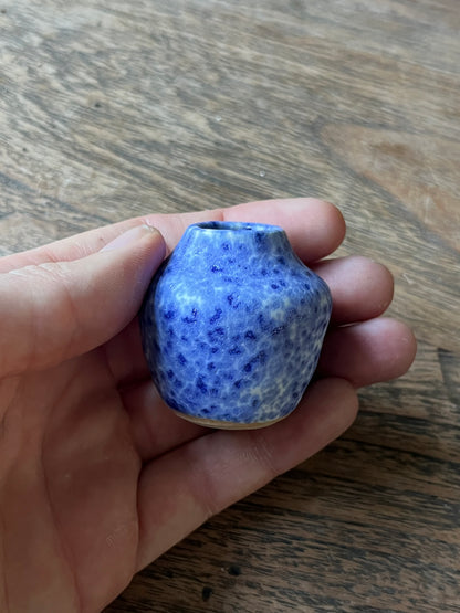 Miniatuur vaas blauw spikkels 4,5cm
