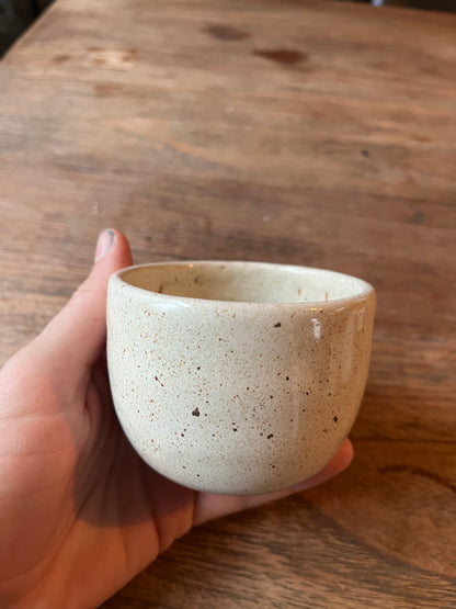 Koffiekopje beige met spikkels