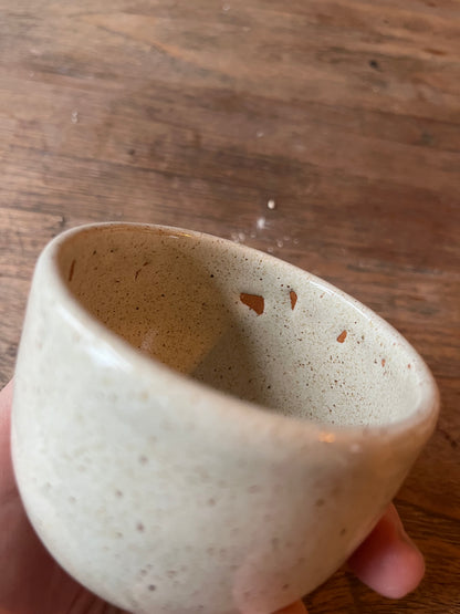 Koffiekopje beige met spikkels