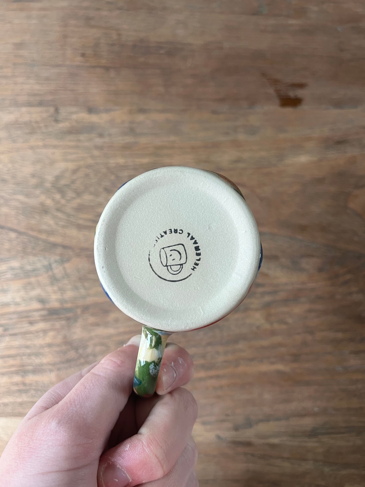 Kleurrijk koffiekopje met oor #2