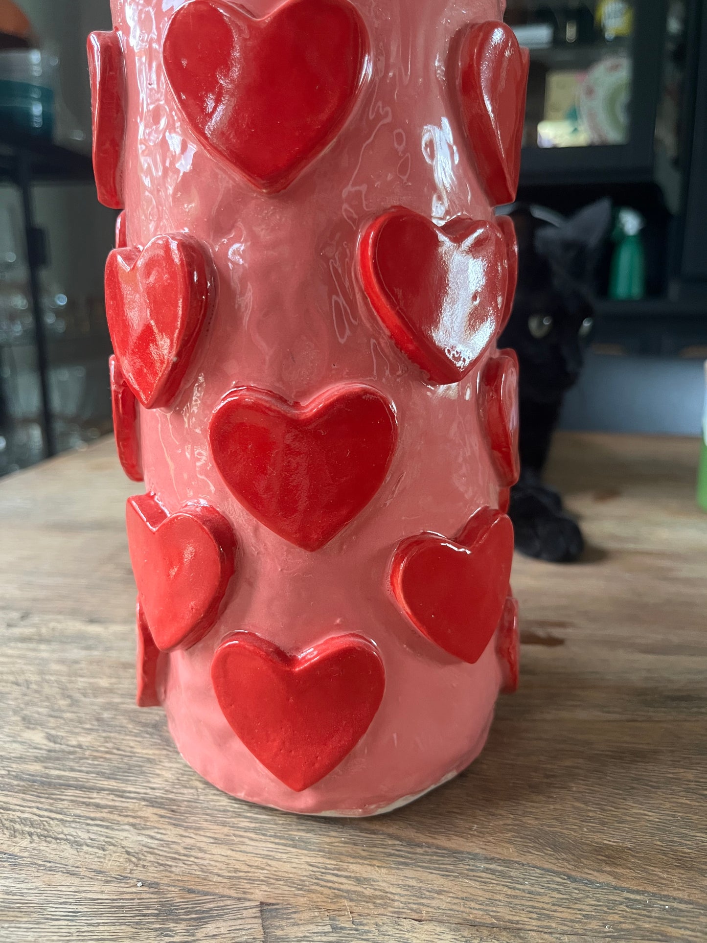 Vaas roze met rode harten - Handgevormd