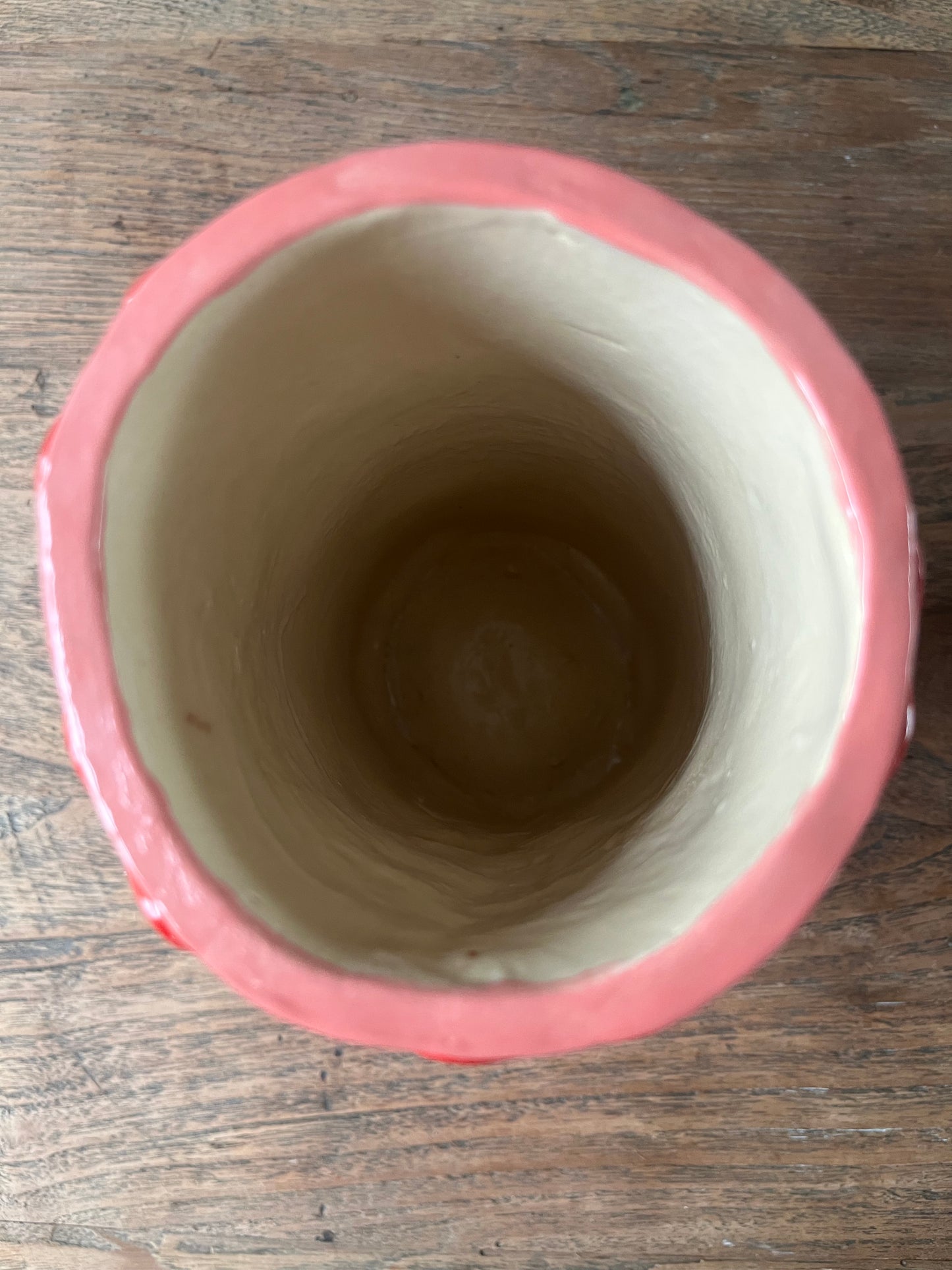 Vaas roze met rode harten - Handgevormd